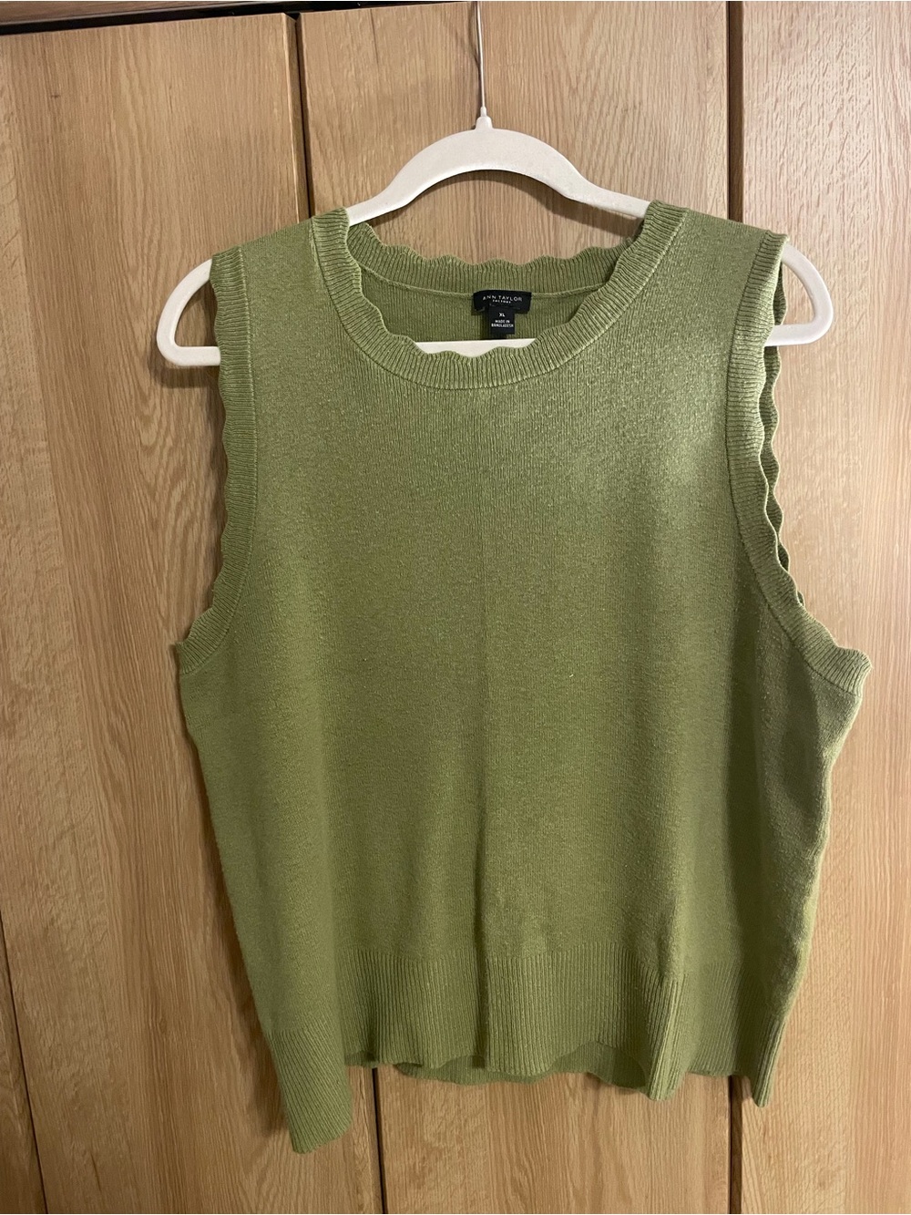 Ann Taylor Olive Green Knit Sleeveless Sweater Vest